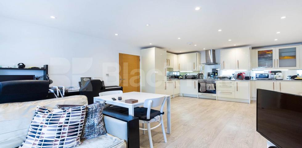 			STUNNING 1 BEDROOM APARTMENT, 1 Bedroom, 1 bath, 1 reception Flat			 Avenue Road, Seven Sisters-Harringay